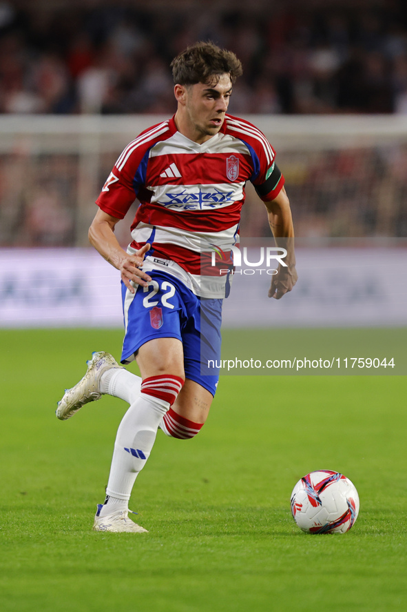 Pablo Saenz of Granada CF plays during the LaLiga Hypermotion match between Granada CF and CD Eldense at Nuevo Los Carmenes Stadium in Grana...