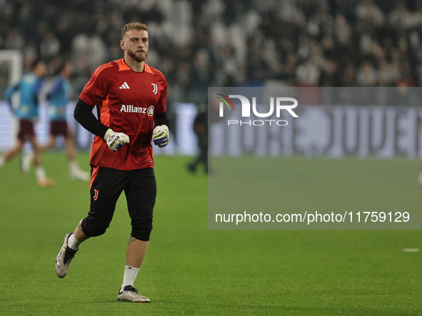 Michele Di Gregorio participates in the Serie A 2024-2025 match between Juventus and Torino in Turin, Italy, on November 9, 2024. 