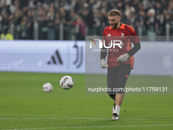 Michele Di Gregorio participates in the Serie A 2024-2025 match between Juventus and Torino in Turin, Italy, on November 9, 2024. 