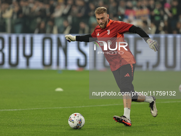 Michele Di Gregorio participates in the Serie A 2024-2025 match between Juventus and Torino in Turin, Italy, on November 9, 2024. 