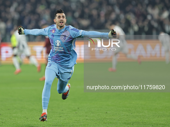 Mattia Perin participates in the Serie A 2024-2025 match between Juventus and Torino in Turin, Italy, on November 9, 2024. 