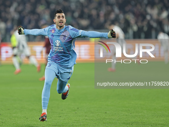 Mattia Perin participates in the Serie A 2024-2025 match between Juventus and Torino in Turin, Italy, on November 9, 2024. (