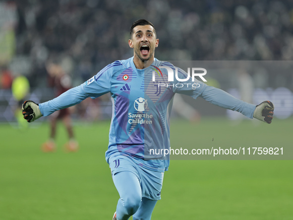 Mattia Perin participates in the Serie A 2024-2025 match between Juventus and Torino in Turin, Italy, on November 9, 2024. 