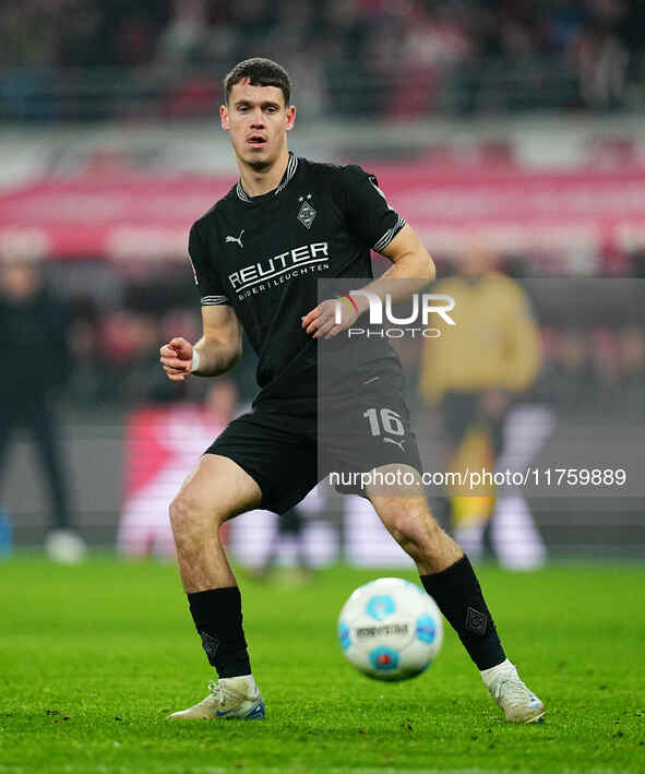 Philipp Sander of Borussia Monchengladbach  controls the ball during the Bundesliga match between RB Leipzig and Borussia Mönchengladbach at...