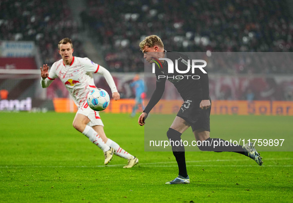 Robin Hack of Borussia Monchengladbach  controls the ball during the Bundesliga match between RB Leipzig and Borussia Mönchengladbach at Red...