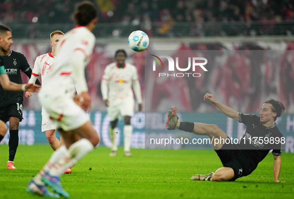 Rocco Reitz of Borussia Monchengladbach  controls the ball during the Bundesliga match between RB Leipzig and Borussia Mönchengladbach at Re...