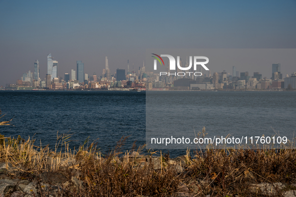 Smoke from New Jersey brush fires fills the sky in New York, U.S., on November 9, 2024. There are at least four active brush fires in New Je...