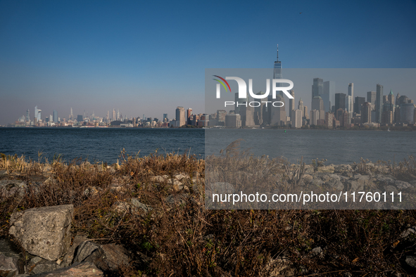 Smoke from New Jersey brush fires fills the sky in New York, U.S., on November 9, 2024. There are at least four active brush fires in New Je...