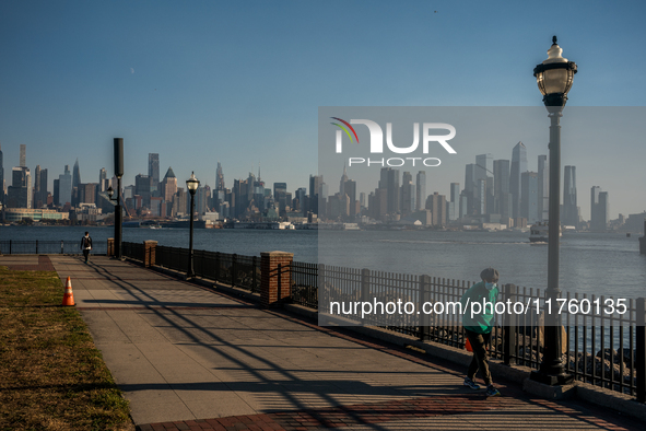 Smoke from New Jersey brush fires fills the sky in New York, U.S., on November 9, 2024. There are at least four active brush fires in New Je...