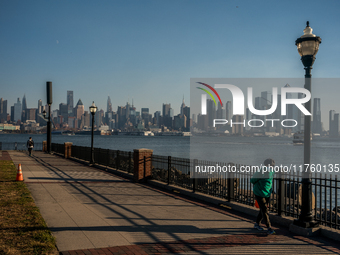 Smoke from New Jersey brush fires fills the sky in New York, U.S., on November 9, 2024. There are at least four active brush fires in New Je...