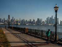 Smoke from New Jersey brush fires fills the sky in New York, U.S., on November 9, 2024. There are at least four active brush fires in New Je...