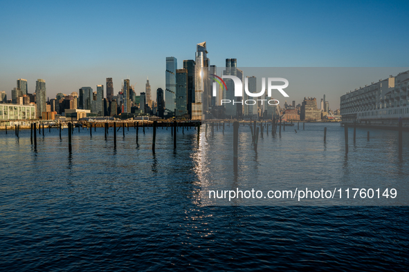 Smoke from New Jersey brush fires fills the sky in New York, U.S., on November 9, 2024. There are at least four active brush fires in New Je...