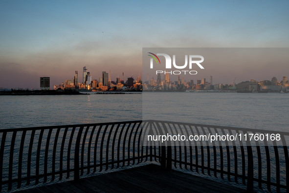 Smoke from New Jersey brush fires fills the sky in New York, U.S., on November 9, 2024. There are at least four active brush fires in New Je...