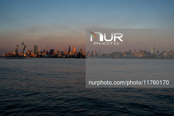 Smoke from New Jersey brush fires fills the sky in New York, U.S., on November 9, 2024. There are at least four active brush fires in New Je...