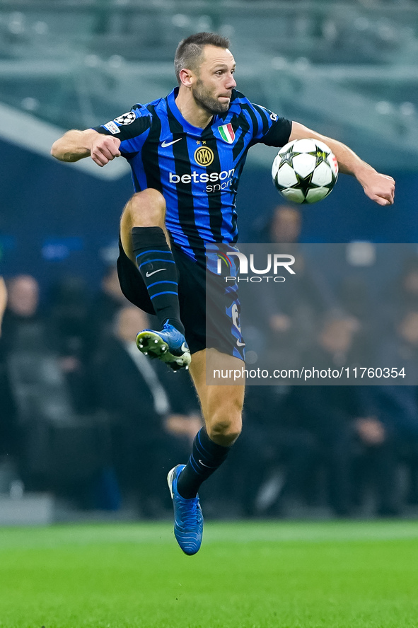 Stefan de Vrij of FC Internazionale controls the ball during the UEFA Champions League 2024/25 League Phase MD4 match between FC Internazion...