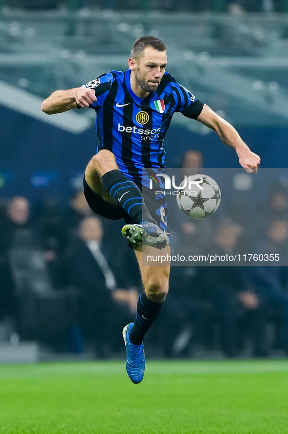 Stefan de Vrij of FC Internazionale controls the ball during the UEFA Champions League 2024/25 League Phase MD4 match between FC Internazion...