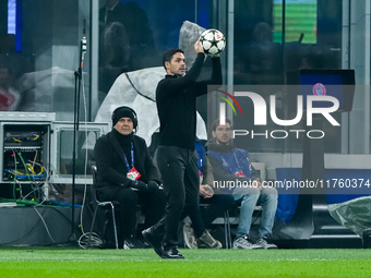 Mikel Arteta Head Coach of Arsenal gestures during the UEFA Champions League 2024/25 League Phase MD4 match between FC Internazionale and Ar...