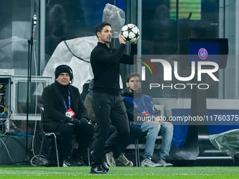 Mikel Arteta Head Coach of Arsenal gestures during the UEFA Champions League 2024/25 League Phase MD4 match between FC Internazionale and Ar...