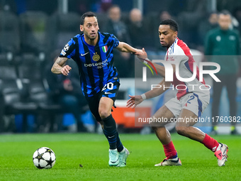 Hakan Calhanoglu of FC Internazionale and Jurrien Timber of Arsenal compete for the ball during the UEFA Champions League 2024/25 League Pha...