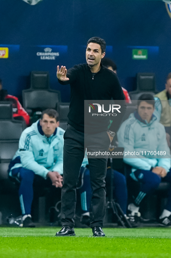 Mikel Arteta Head Coach of Arsenal gestures during the UEFA Champions League 2024/25 League Phase MD4 match between FC Internazionale and Ar...