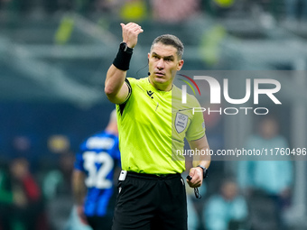 Referee Istvan Kovacs gestures during the UEFA Champions League 2024/25 League Phase MD4 match between FC Internazionale and Arsenal at Stad...