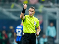 Referee Istvan Kovacs gestures during the UEFA Champions League 2024/25 League Phase MD4 match between FC Internazionale and Arsenal at Stad...