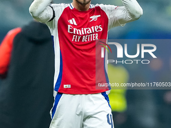 Ben White of Arsenal gestures during the UEFA Champions League 2024/25 League Phase MD4 match between FC Internazionale and Arsenal at Stadi...