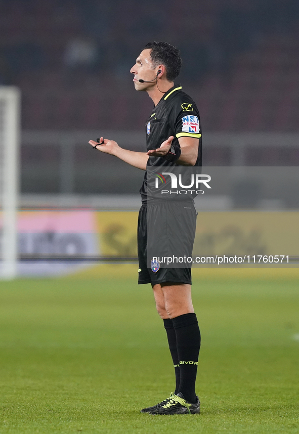 Referee Juan Luca Sacchi officiates the Serie A match between US Lecce and Empoli in Lecce, Italy, on November 8, 2024. 