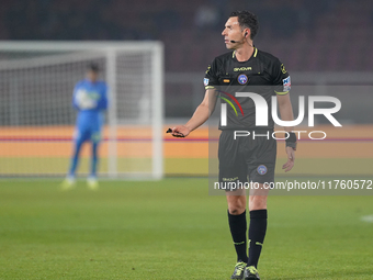 Referee Juan Luca Sacchi officiates the Serie A match between US Lecce and Empoli in Lecce, Italy, on November 8, 2024. (