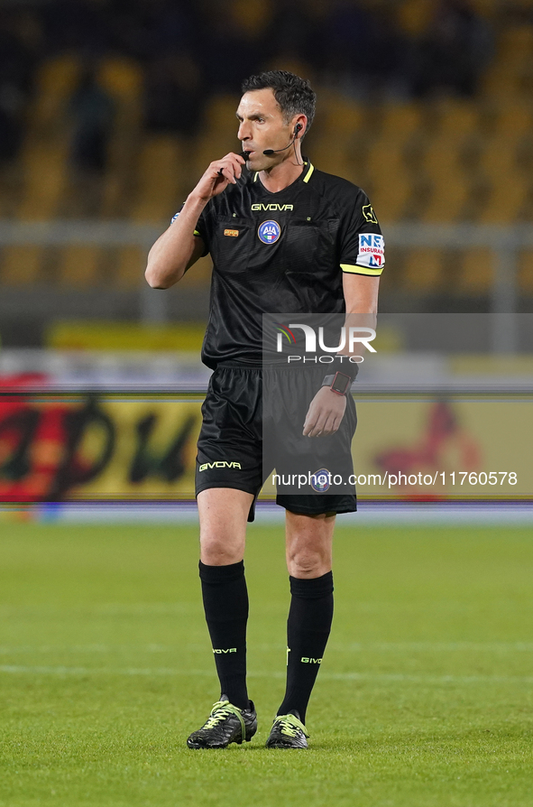 Referee Juan Luca Sacchi officiates the Serie A match between US Lecce and Empoli in Lecce, Italy, on November 8, 2024. 