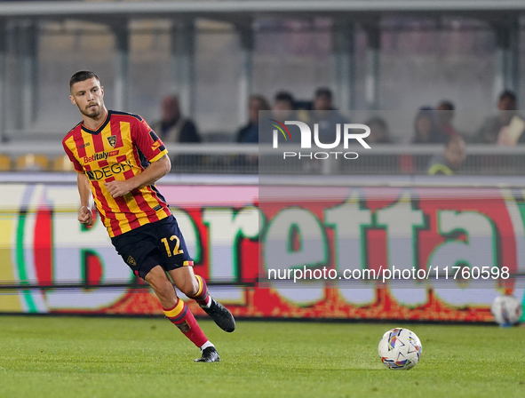 Frederic Gilbert of US Lecce plays during the Serie A match between US Lecce and Empoli in Lecce, Italy, on November 8, 2024. 