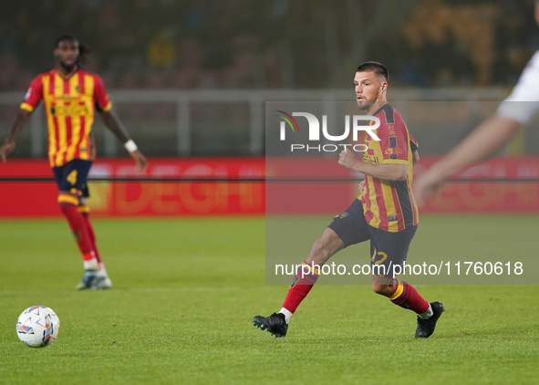 Frederic Gilbert of US Lecce plays during the Serie A match between US Lecce and Empoli in Lecce, Italy, on November 8, 2024. 