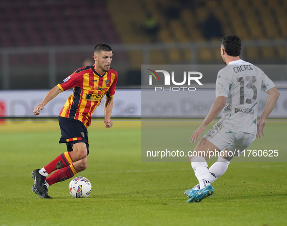 Frederic Gilbert of US Lecce plays during the Serie A match between US Lecce and Empoli in Lecce, Italy, on November 8, 2024. 