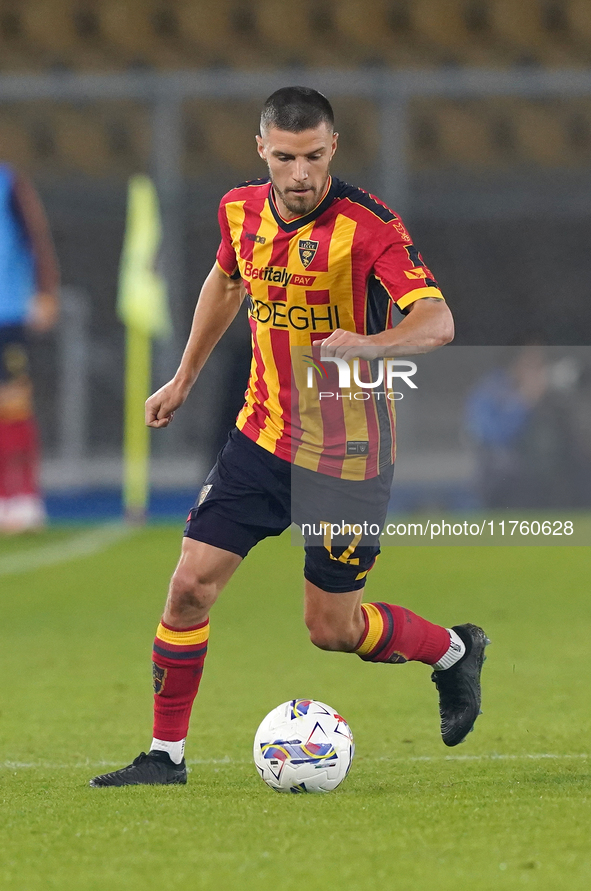 Frederic Gilbert of US Lecce plays during the Serie A match between US Lecce and Empoli in Lecce, Italy, on November 8, 2024. 