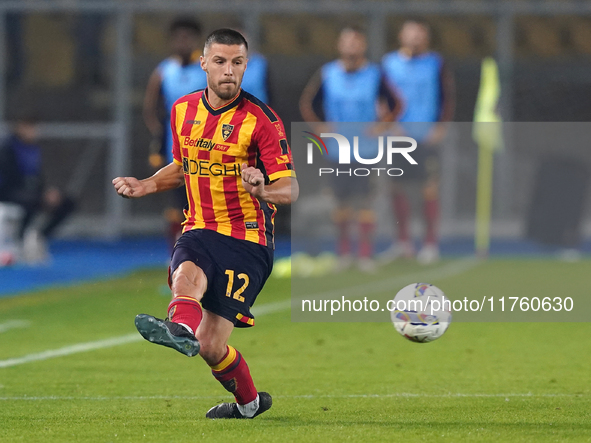 Frederic Gilbert of US Lecce plays during the Serie A match between US Lecce and Empoli in Lecce, Italy, on November 8, 2024. 