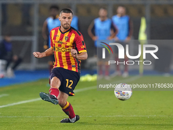 Frederic Gilbert of US Lecce plays during the Serie A match between US Lecce and Empoli in Lecce, Italy, on November 8, 2024. (