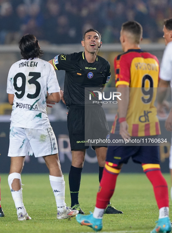 Referee Juan Luca Sacchi officiates the Serie A match between US Lecce and Empoli in Lecce, Italy, on November 8, 2024. 