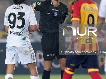 Referee Juan Luca Sacchi officiates the Serie A match between US Lecce and Empoli in Lecce, Italy, on November 8, 2024. (