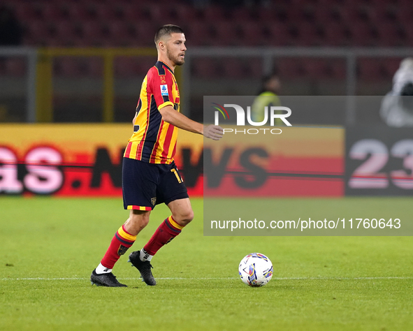 Frederic Gilbert of US Lecce plays during the Serie A match between US Lecce and Empoli in Lecce, Italy, on November 8, 2024. 