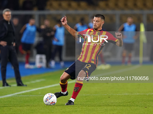 Frederic Gilbert of US Lecce plays during the Serie A match between US Lecce and Empoli in Lecce, Italy, on November 8, 2024. 