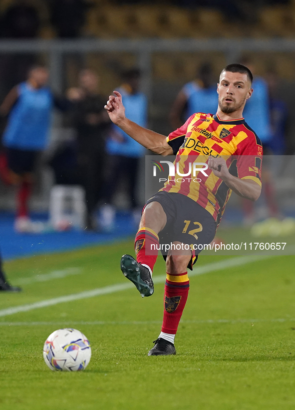 Frederic Gilbert of US Lecce plays during the Serie A match between US Lecce and Empoli in Lecce, Italy, on November 8, 2024. 