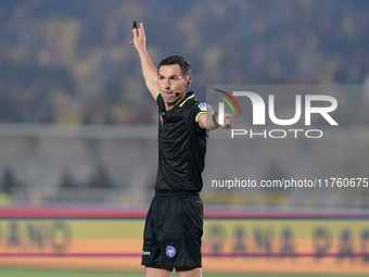 Referee Juan Luca Sacchi officiates the Serie A match between US Lecce and Empoli in Lecce, Italy, on November 8, 2024. (