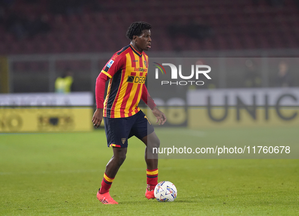 Patrick Dorgu of US Lecce is in action during the Serie A match between US Lecce and Empoli in Lecce, Italy, on November 8, 2024. 