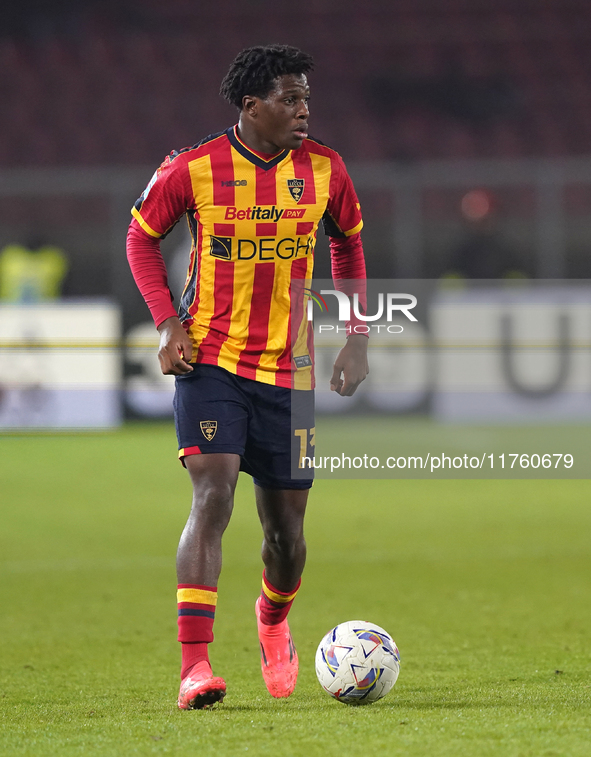 Patrick Dorgu of US Lecce is in action during the Serie A match between US Lecce and Empoli in Lecce, Italy, on November 8, 2024. 