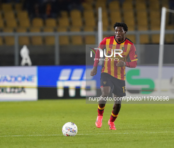 Patrick Dorgu of US Lecce is in action during the Serie A match between US Lecce and Empoli in Lecce, Italy, on November 8, 2024. 