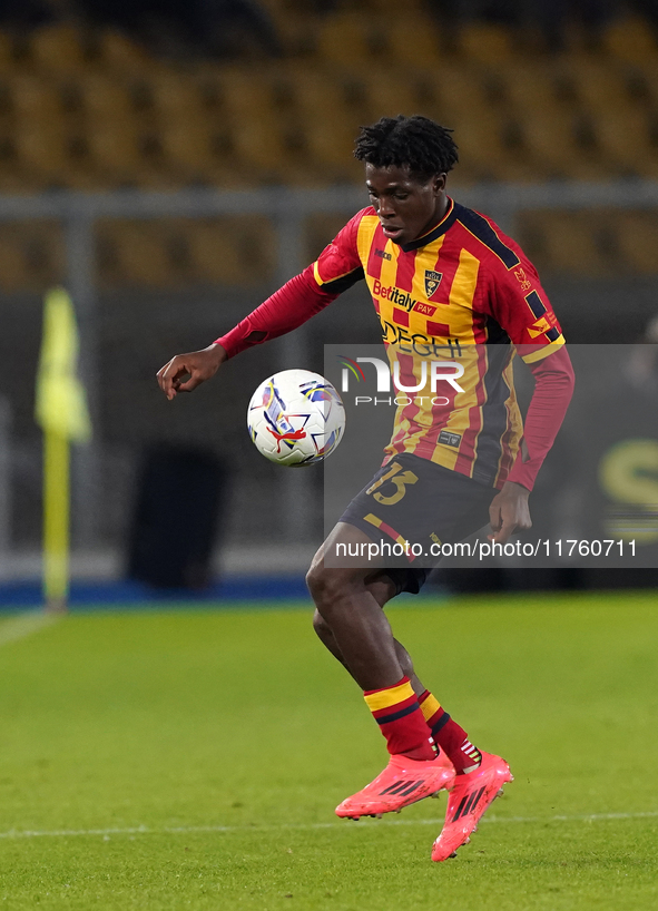 Patrick Dorgu of US Lecce is in action during the Serie A match between US Lecce and Empoli in Lecce, Italy, on November 8, 2024. 