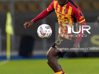 Patrick Dorgu of US Lecce is in action during the Serie A match between US Lecce and Empoli in Lecce, Italy, on November 8, 2024. (