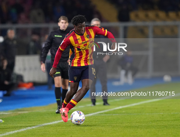 Patrick Dorgu of US Lecce is in action during the Serie A match between US Lecce and Empoli in Lecce, Italy, on November 8, 2024. 