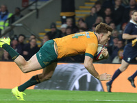 Andrew Kellaway of Australia scores a try during the Autumn Nations Series between England and Australia at Allianz Stadium in Twickenham, L...