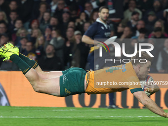 Andrew Kellaway of Australia scores a try during the Autumn Nations Series between England and Australia at Allianz Stadium in Twickenham, L...